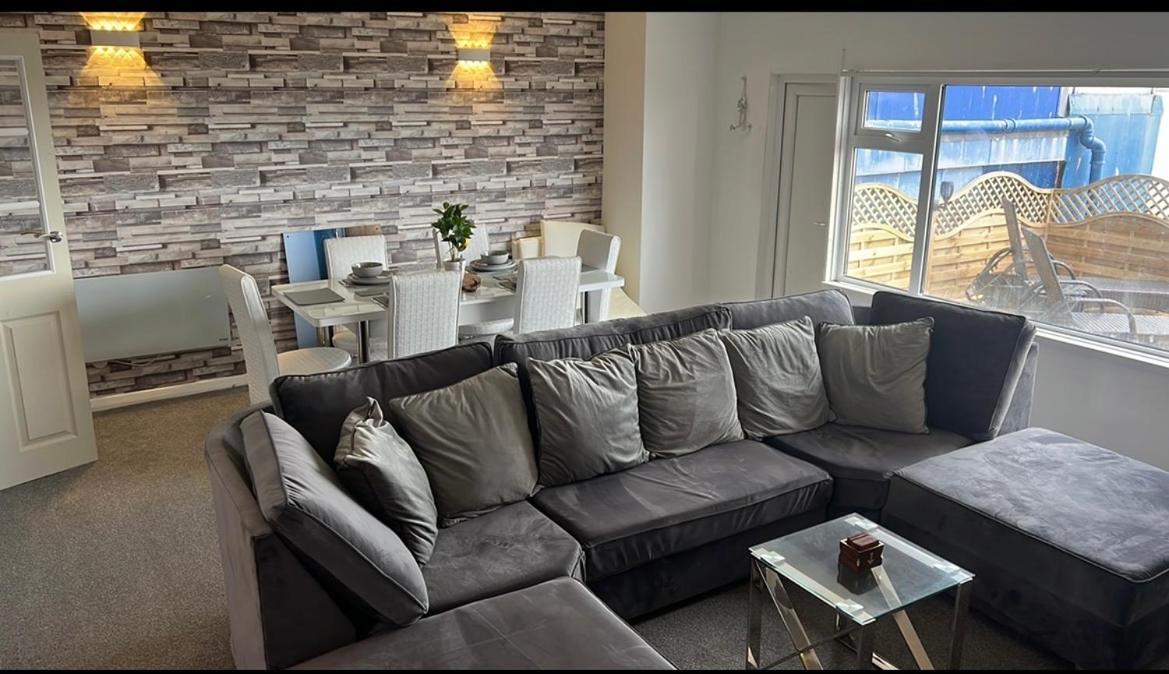 Sea View Lavish Apartment Sky Tv Whirlpool Bath Huge Balcony Newly Refurbished Bridlington Buitenkant foto