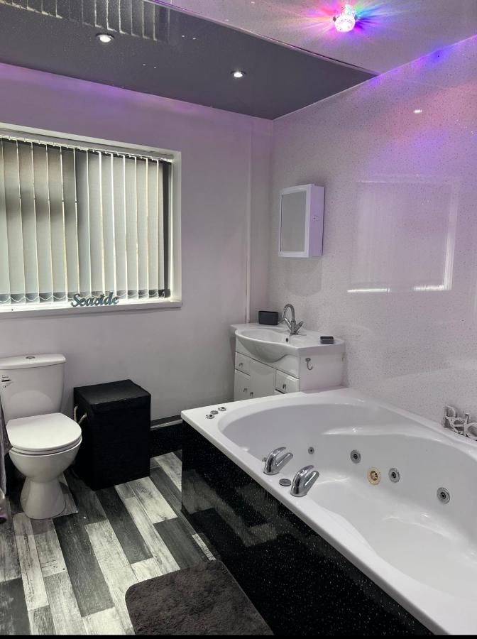Sea View Lavish Apartment Sky Tv Whirlpool Bath Huge Balcony Newly Refurbished Bridlington Buitenkant foto